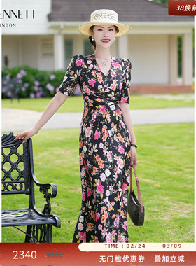 LK BENNETT黑色印花连衣裙2025年夏季新款v领抽褶收腰显瘦碎花长