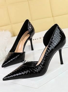 8238欧美时尚宴会女鞋高跟细跟浅口尖头侧镂空复古漆皮石头纹单鞋