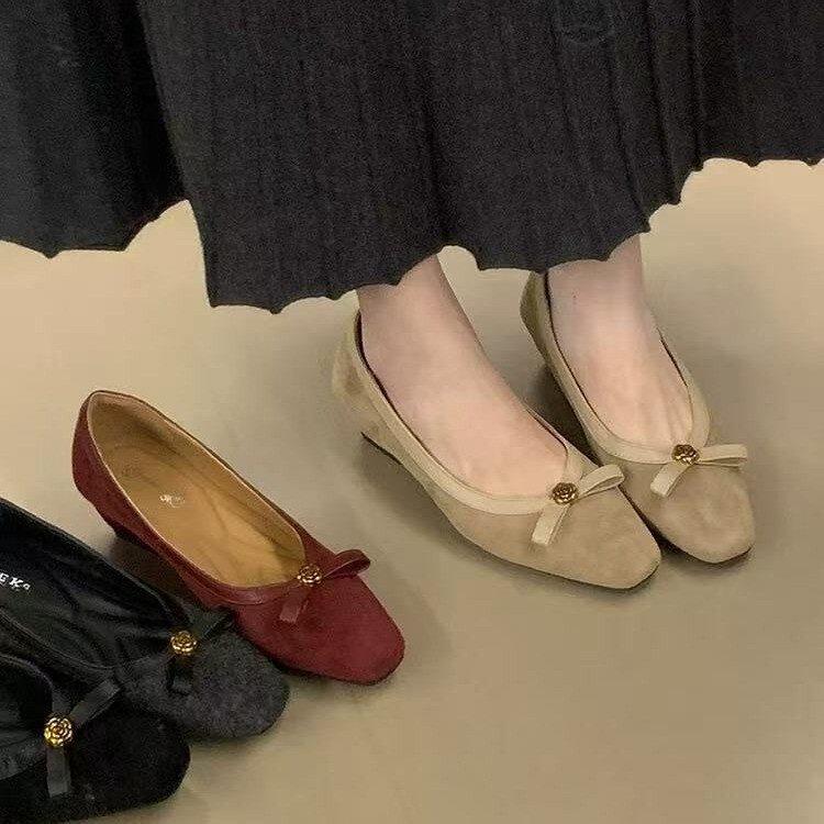 2026新款复古山茶花蝴蝶结浅口单鞋女一脚蹬绒面配裙百搭低跟瓢鞋