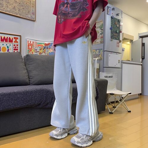 Adidas三叶草26新年款马年本命年男款灰色宽松运动直筒长裤KT0653