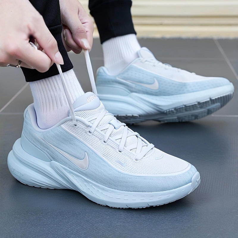 透气网面 缓震中底