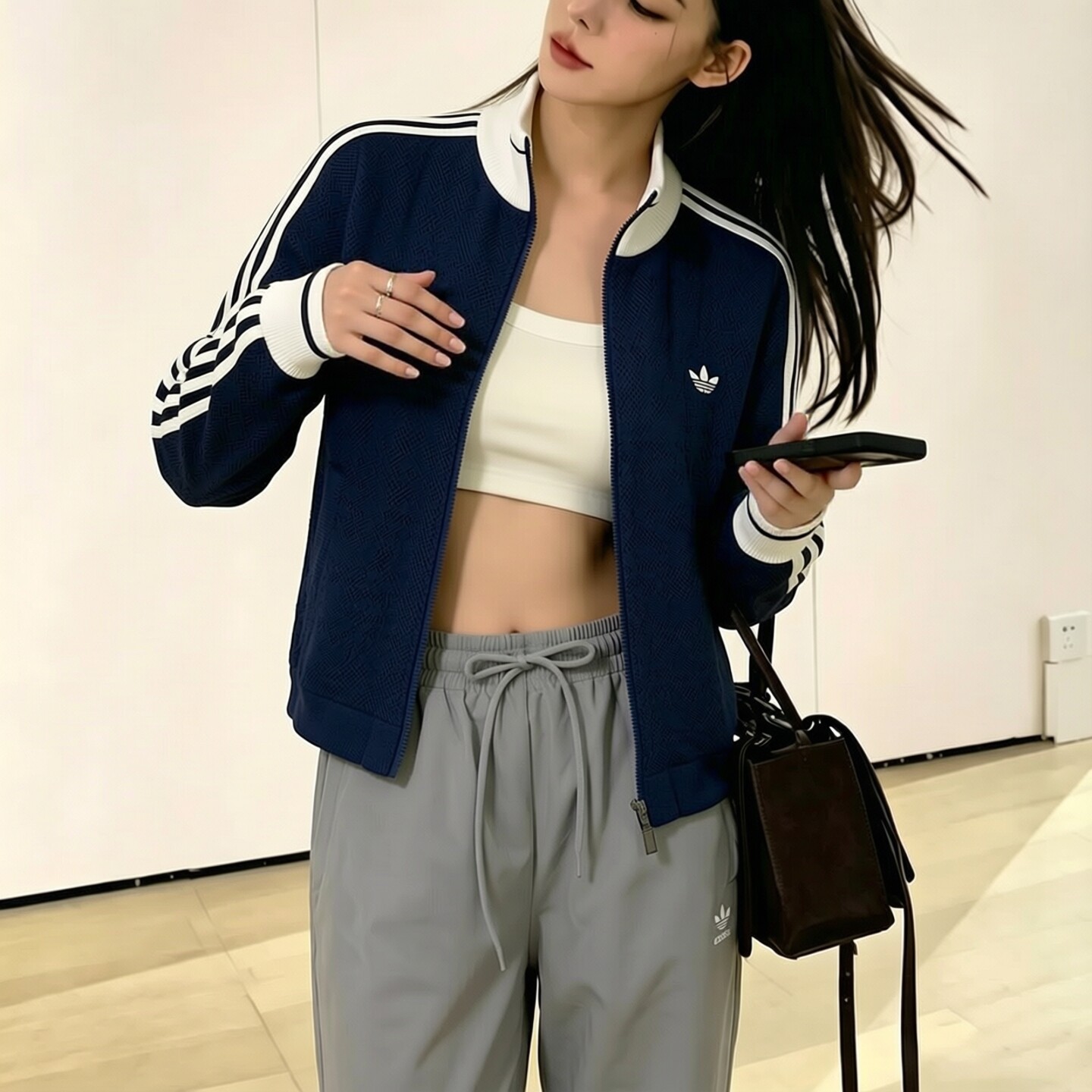 阿迪达斯女装运动服2026春秋款王欣瑜同款针织夹克修身休闲上衣