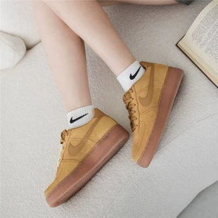 耐克女鞋新款AIR FORCE 1 LV8空军一号板鞋运动休闲鞋HQ7476-700