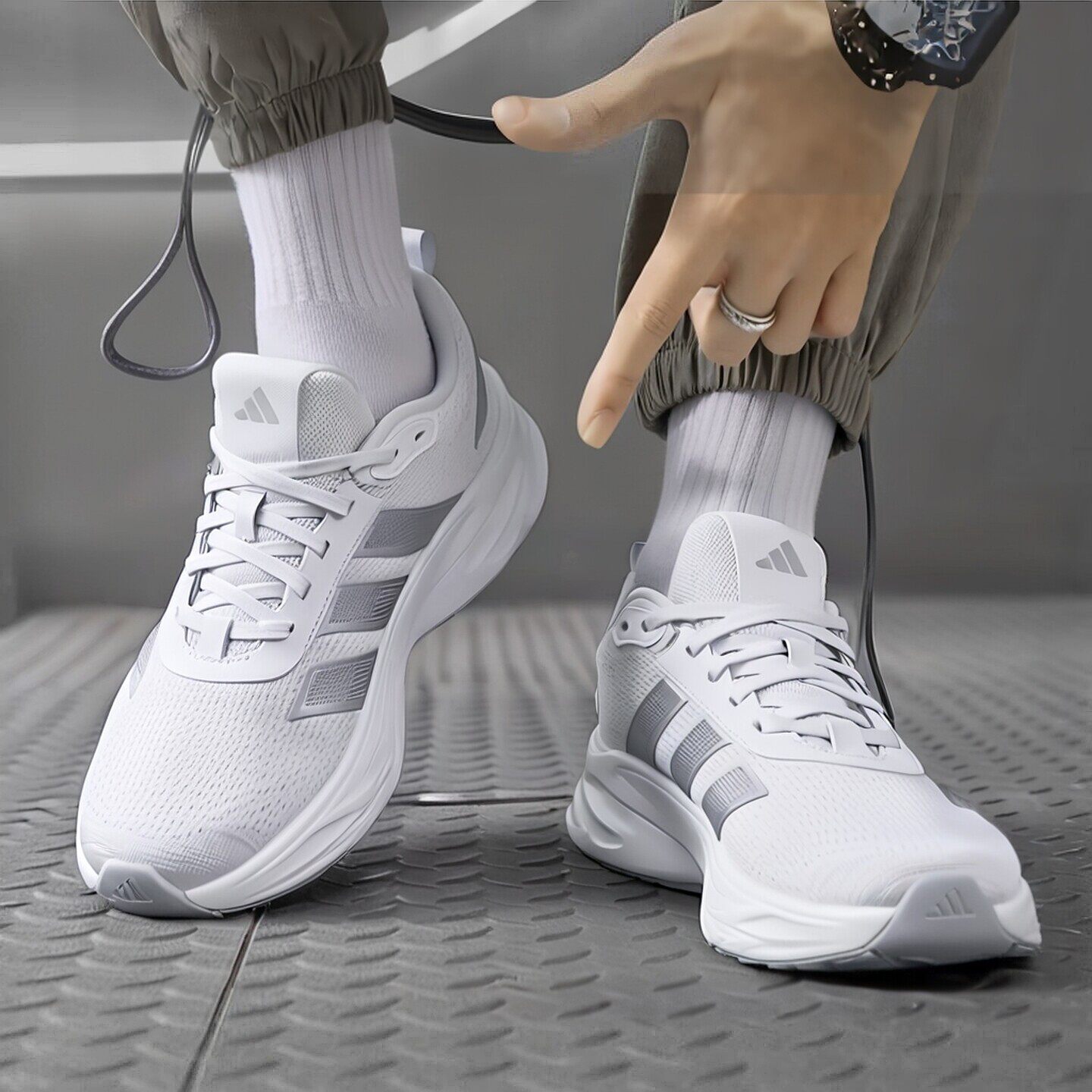 Adidas阿迪达斯正品男鞋26夏季新款跑步鞋轻便透气回弹缓震慢跑鞋