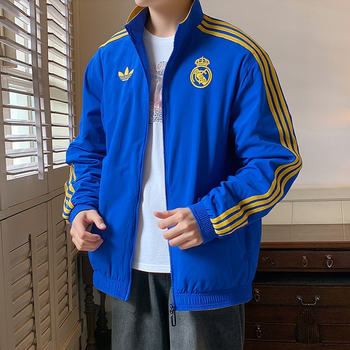 阿迪达斯三叶草蓝色运动外套男款2026春季新款皇马主题夹克上衣