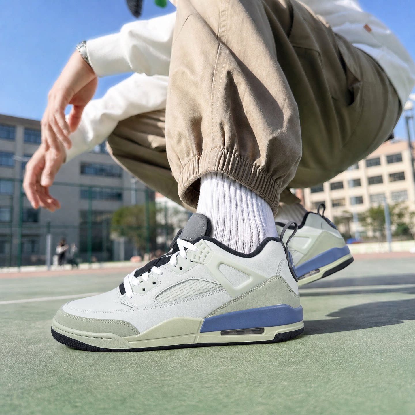 耐克JORDAN低帮缓震男篮球鞋图片