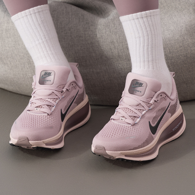 NIKE正品女运动鞋迈柔VOMERO18轻便舒适耐克公路跑步鞋HM6804-607