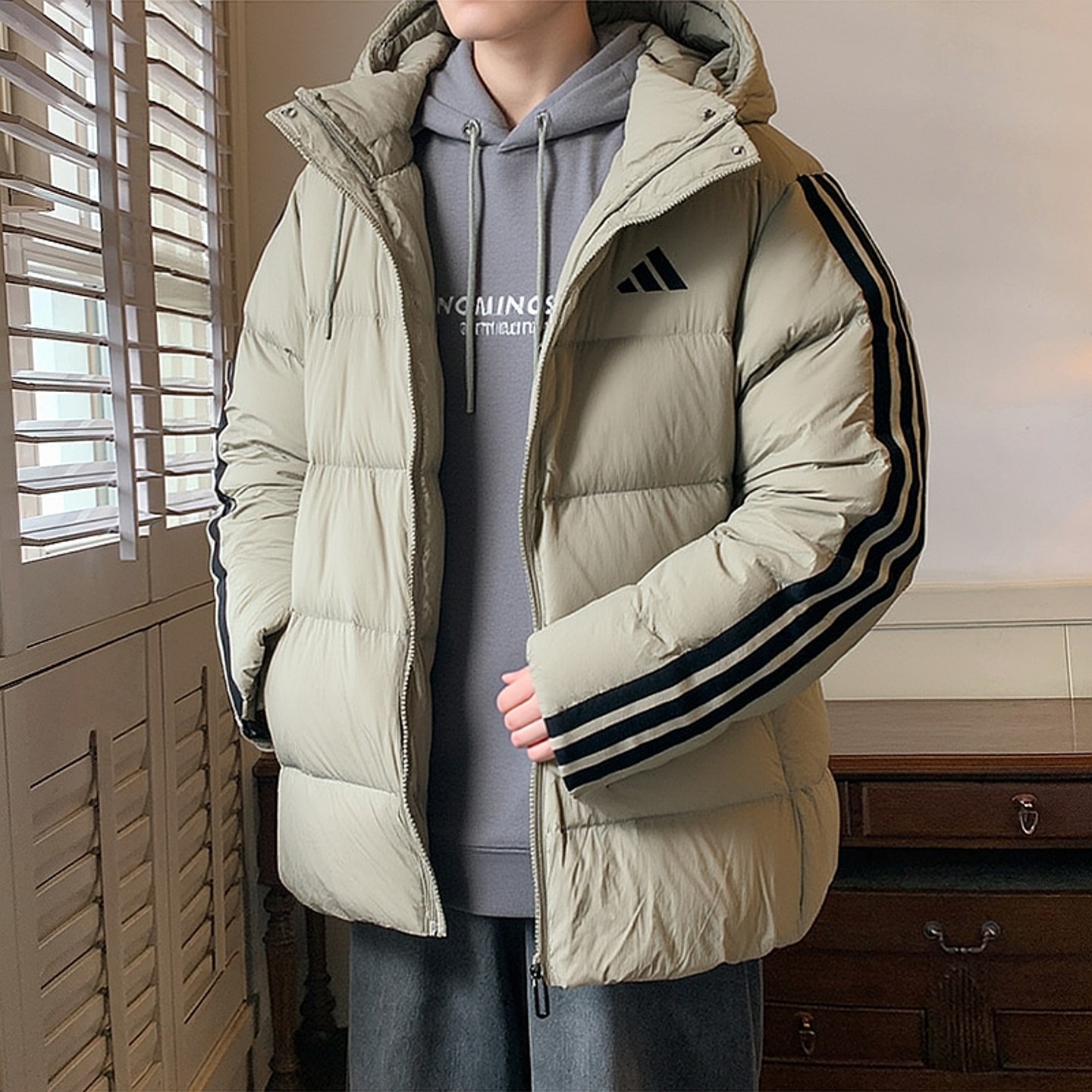 Adidas阿迪达斯薄款羽绒服男装25冬季新款连帽保暖羽绒外套面包服