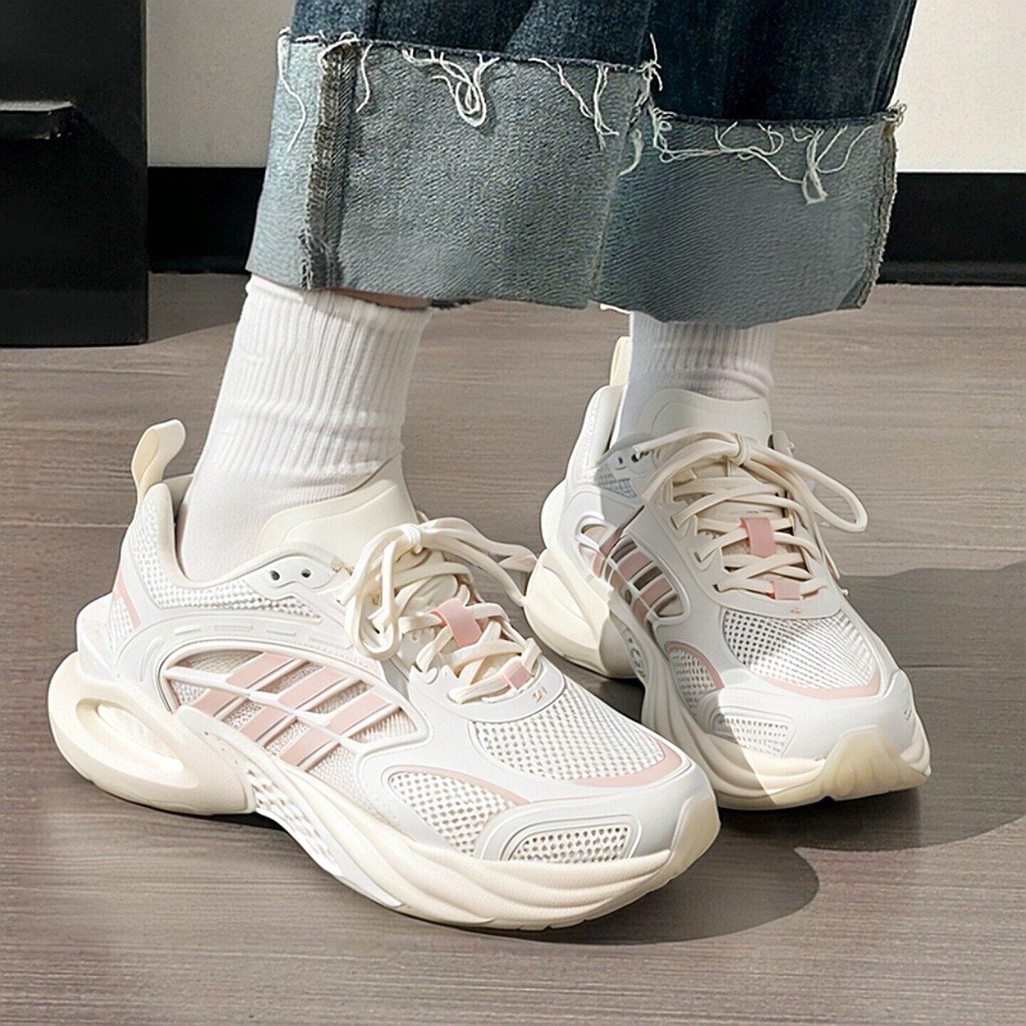 Adidas阿迪达斯官方正品跑步鞋女2026夏新款运动鞋透气清风鞋女士