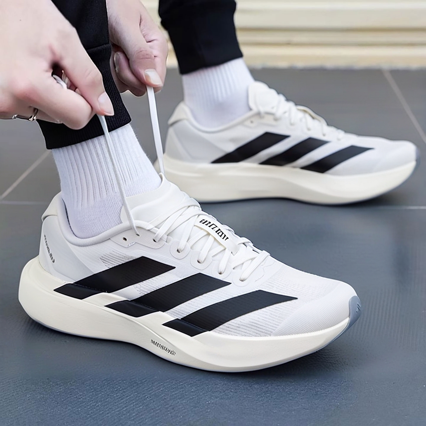 Adidas阿迪达斯跑步鞋官方正品女鞋2025冬季新款轻便减震运动鞋子