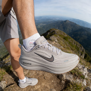 耐克男鞋超级迈柔VOMERO PLUS 加厚底新款缓震跑步鞋HV8150-005