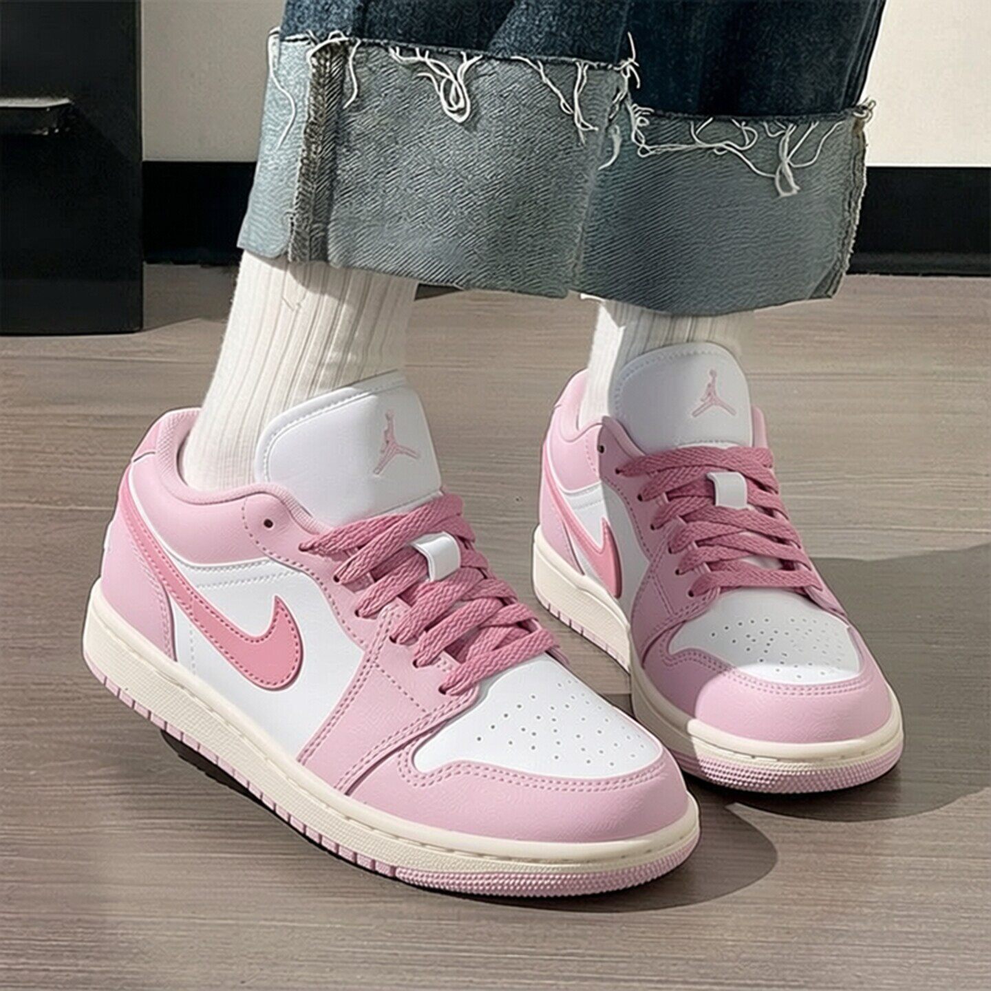 耐克夏季女鞋时尚新款粉色AJ1板鞋NIKE正品运动休闲鞋DC0774-607