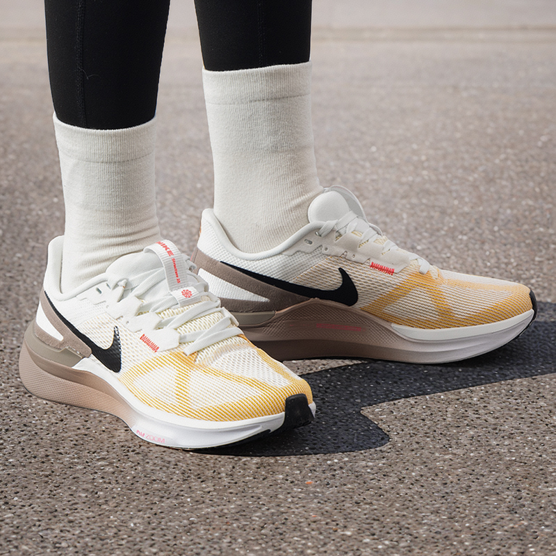 透气鞋面 缓震中底