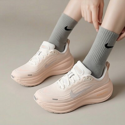 耐克超级迈柔女子缓震专业跑步鞋夏透气NIKE VOMERO PLUS HV8154