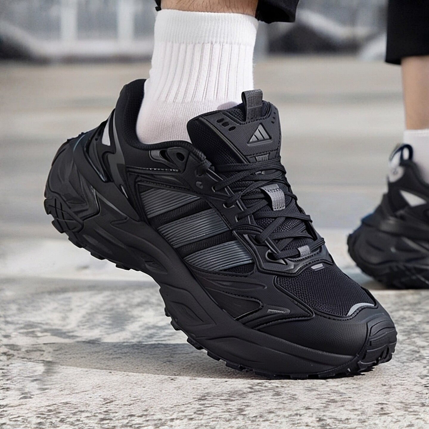 阿迪达斯运动鞋男鞋秋季新款休闲鞋减震训练鞋官方正品男士跑步鞋