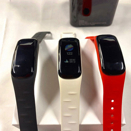 时尚彩屏 运动计步 心率监测 信息提醒