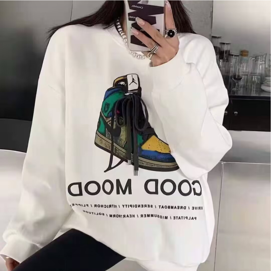 2022年秋装新款立体鞋子图案圆领无帽卫衣中长款宽松版女潮流百搭