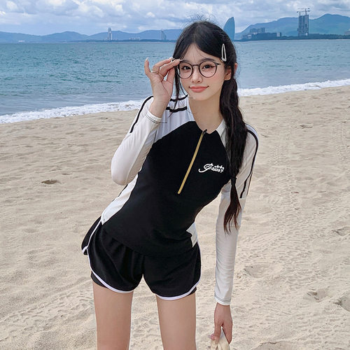 2025新款游泳衣女分体式两件套遮肚显瘦聚拢小胸韩国ins风泡温泉