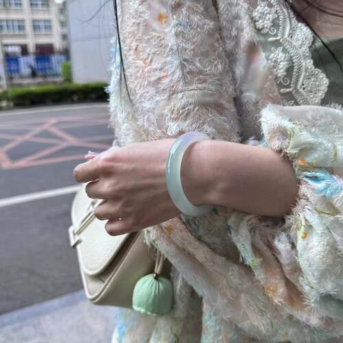 玉长情高端缅甸春彩翡翠正品冰种飘花玉手镯子贵妃镯女款玉石处理