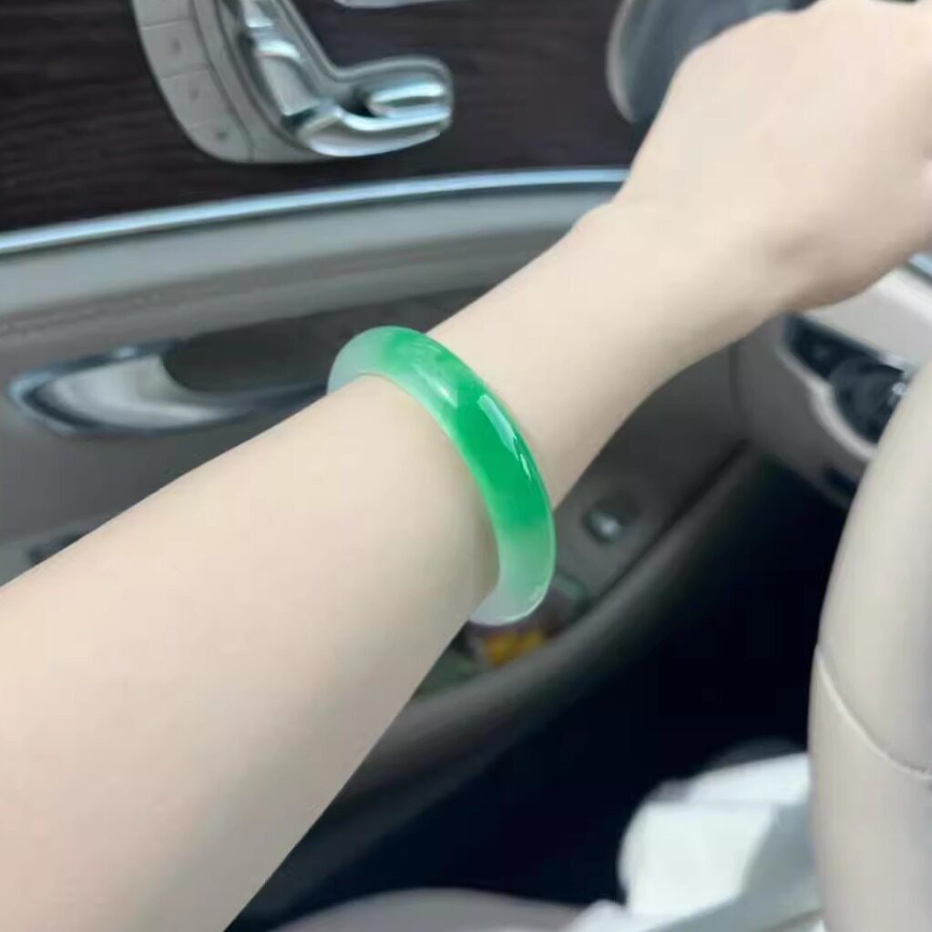 玉长情冰糯种白底半山帝王绿翡翠高档高透手镯女款正品真玉石处理