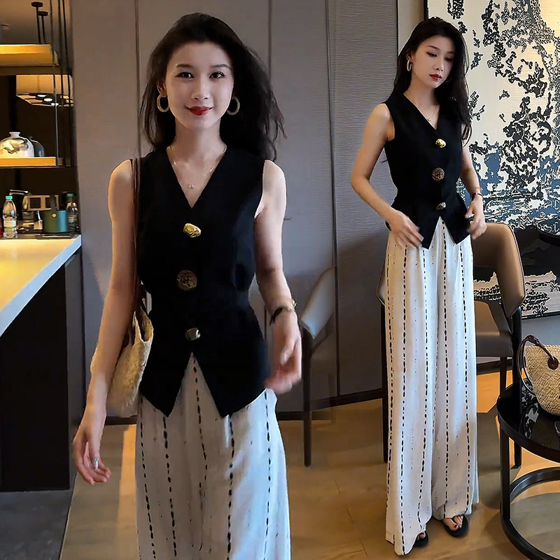 超火时尚减龄套装女装夏天2026新款无袖上衣阔腿裤高端气质两件套