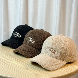 新款羊羔毛帽子女秋冬季时尚休闲百搭毛绒鸭舌帽加厚保暖棉棒球帽