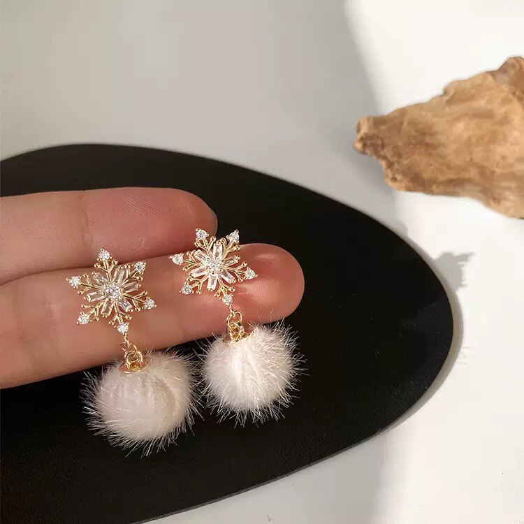秋冬季韩国雪花毛毛球高级感东大耳环