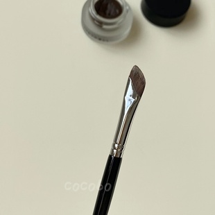 逼着我朋友一人买一把可可棒镰刀眼线刷巨细扁平卧蚕刷泪沟遮瑕刷