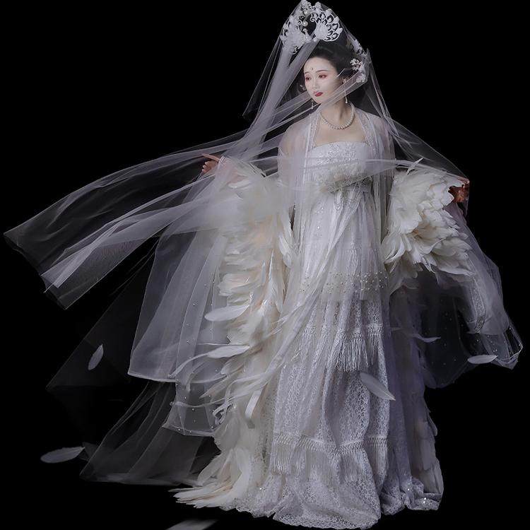 白月光 华姿仪赏2024年新品 婚纱款汉服诃子裙 摄影创作拍摄走秀