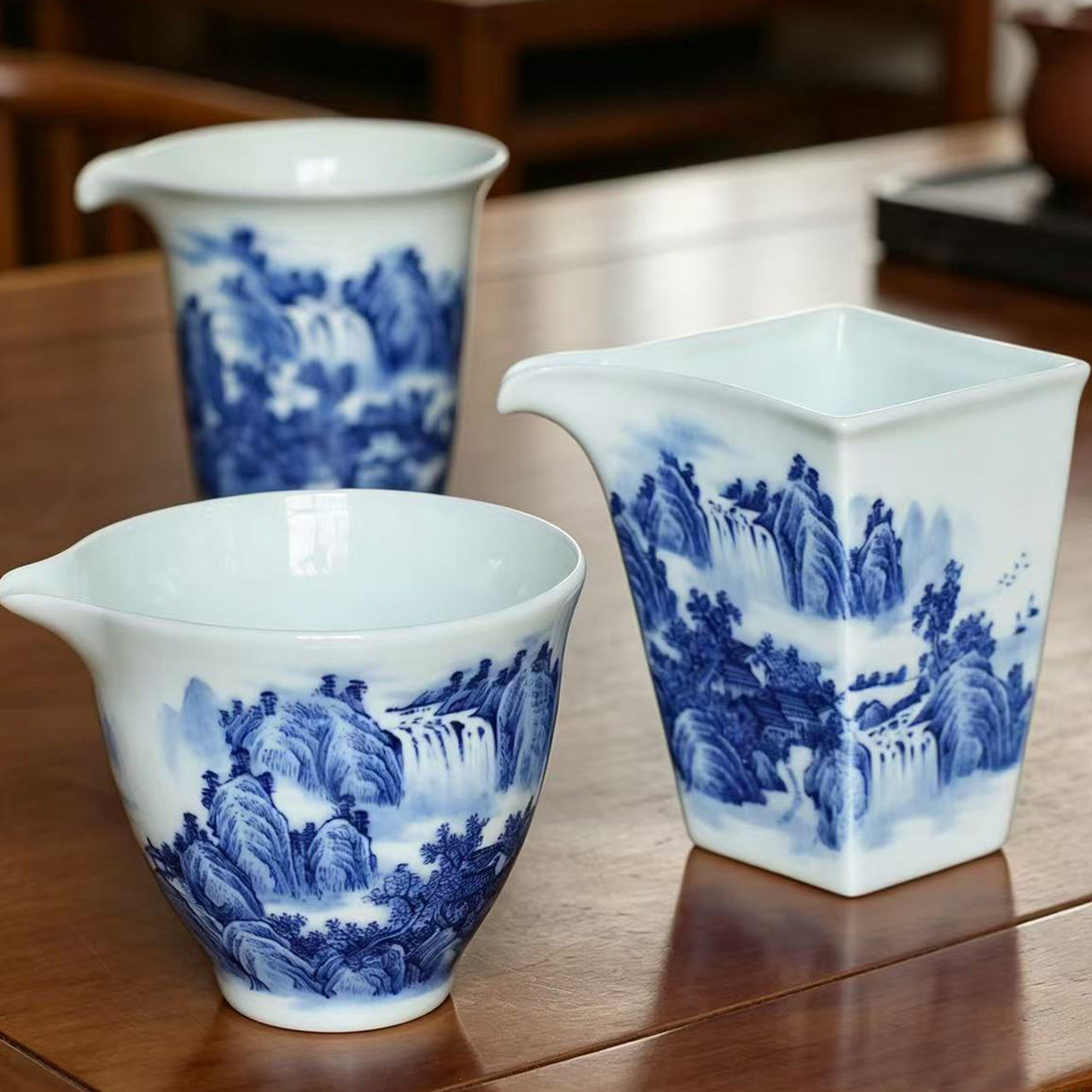 日本幸山窑青花瓷手绘山水公道杯