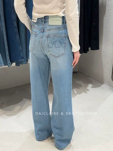 代嘉儿B9009喇叭牛仔裤女2026春绣花蓝色宽松高腰显瘦弹力筒喇裤