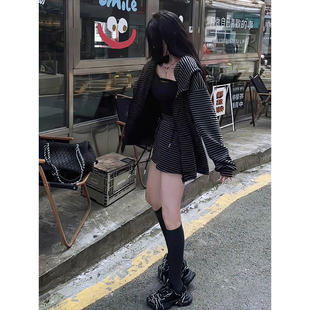 韩系松驰感套装女早秋新款条纹连帽卫衣外套高腰抽绳半身裙两件套