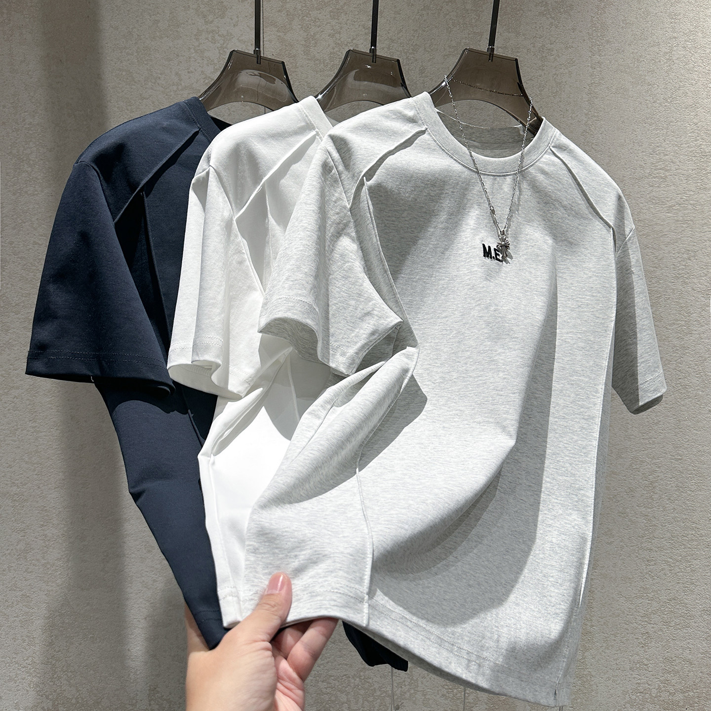 早春大师设计短袖男个性立体剪裁骨线分割字母刺绣装饰圆领T恤衫