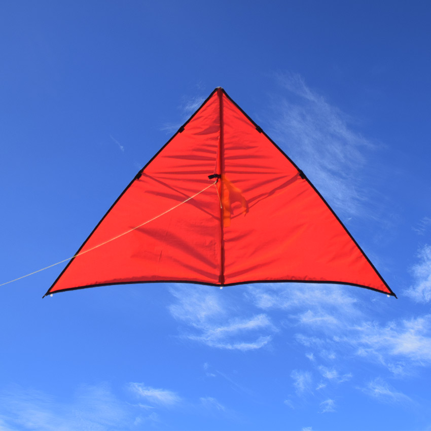 潍坊2025年新款1.8米纯红色三角风筝微风好飞易飞可挂长尾巴风筝