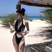 泳衣2025新款 女泡温泉高叉挂脖黑连体女款 比基尼小胸高级感纯欲风