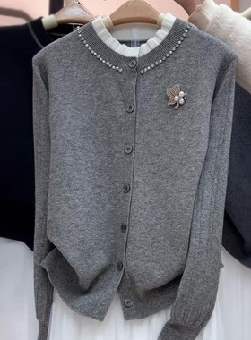 大码女装高级感长袖钉珠针织开衫圆领灰色上衣胖mm洋气
