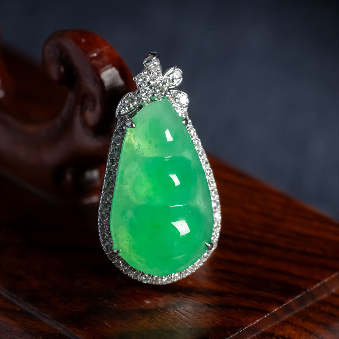 缅甸天然翡翠A货冰种阳绿四季豆吊坠18K冰绿福豆四季平安老坑挂件