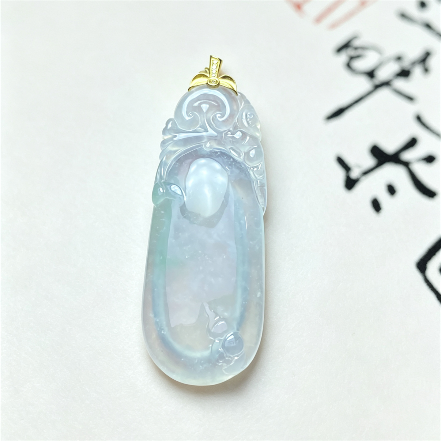 翠贵人18K冰种飘绿福瓜如意吊坠