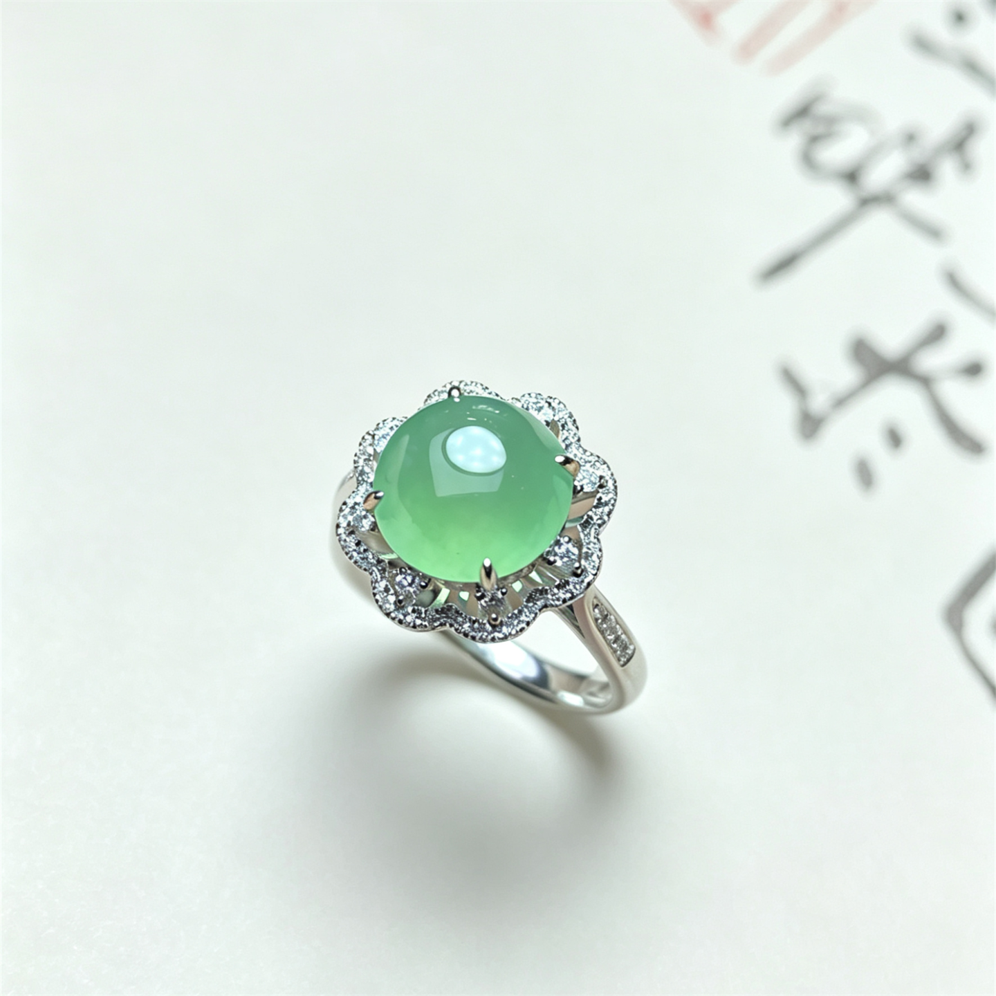缅甸天然翡翠a货冰种晴绿女款时尚戒指冰透冰绿戒面高档18K戒指