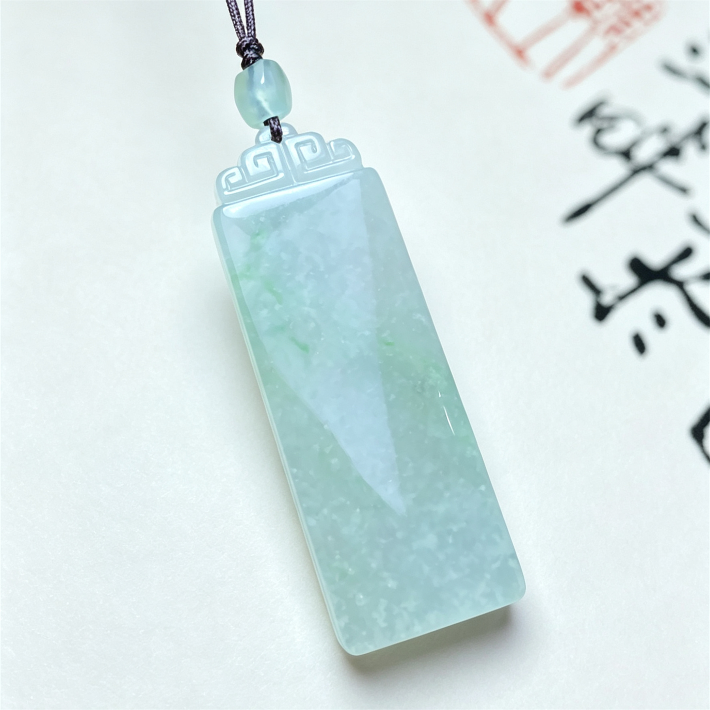 翠贵人冰种飘阳绿平安无事牌吊坠