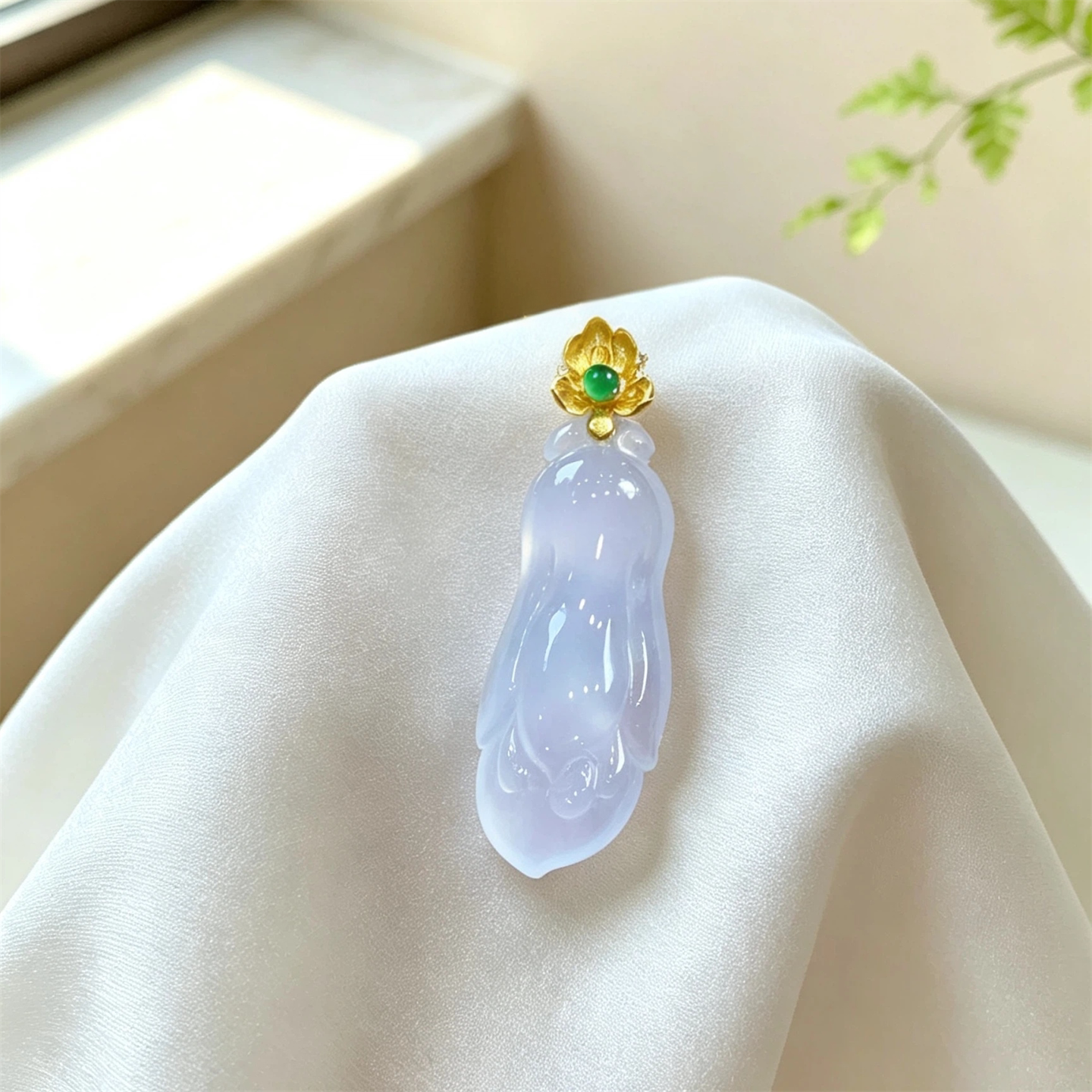 翠贵人冰种紫罗兰玉兰花翡翠吊坠