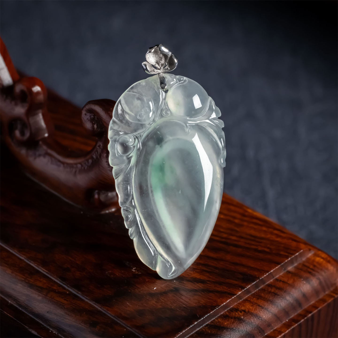 翠贵人18K冰种飘花冰透福瓜吊坠