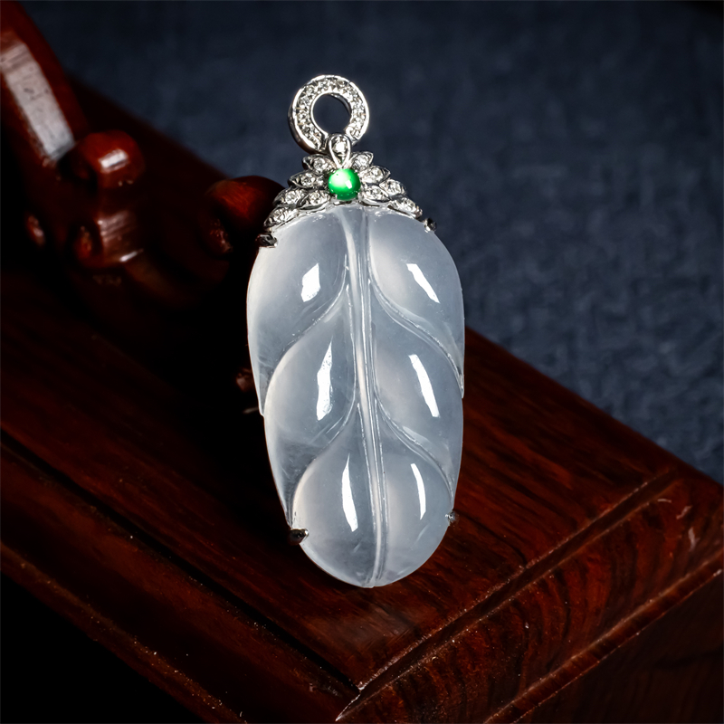 翠贵人天然翡翠高冰金枝玉叶吊坠