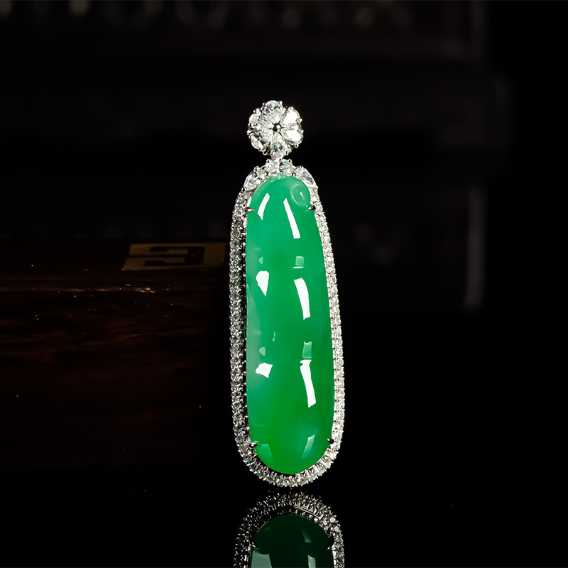 缅甸天然翡翠A货冰种阳绿四季豆如意吊坠 18K高档绿色福豆玉挂件