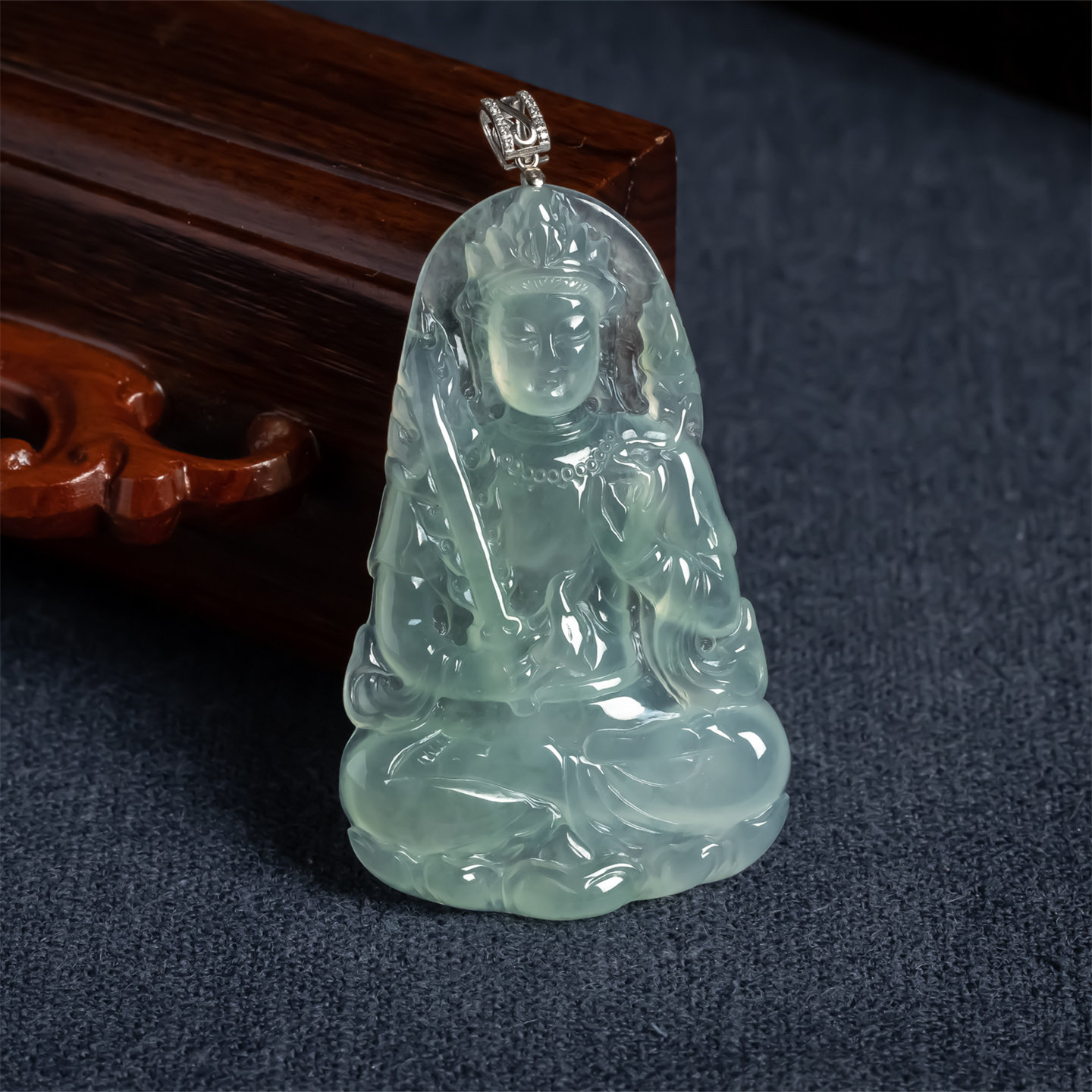 缅甸天然翡翠a货冰种晴绿虚空藏菩萨吊坠冰透18K金生肖牛虎挂件