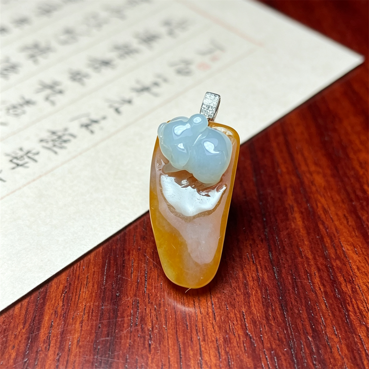 翠贵人18K冰糯种红翡生肖猪吊坠