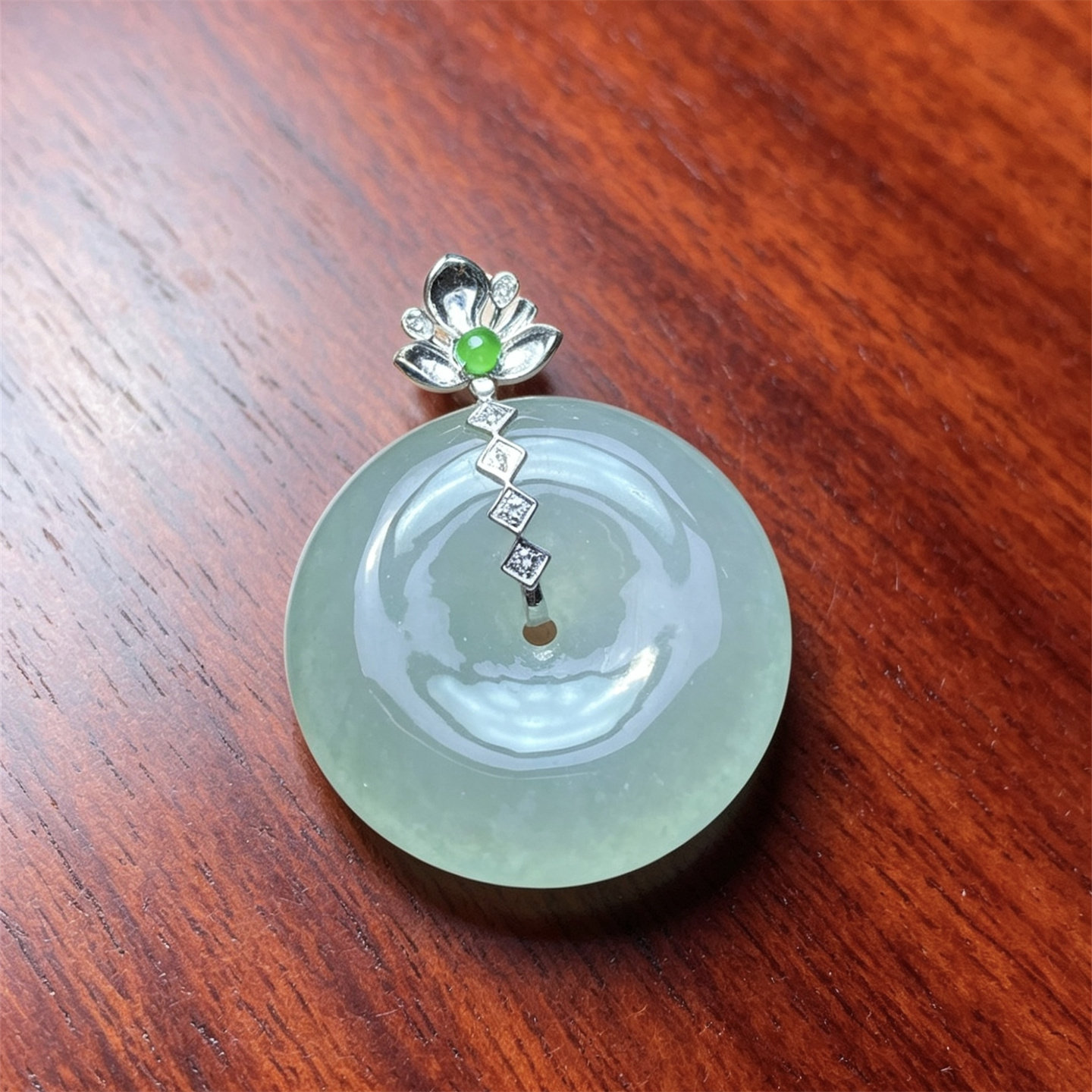 翠贵人冰透油绿18K平安扣吊坠