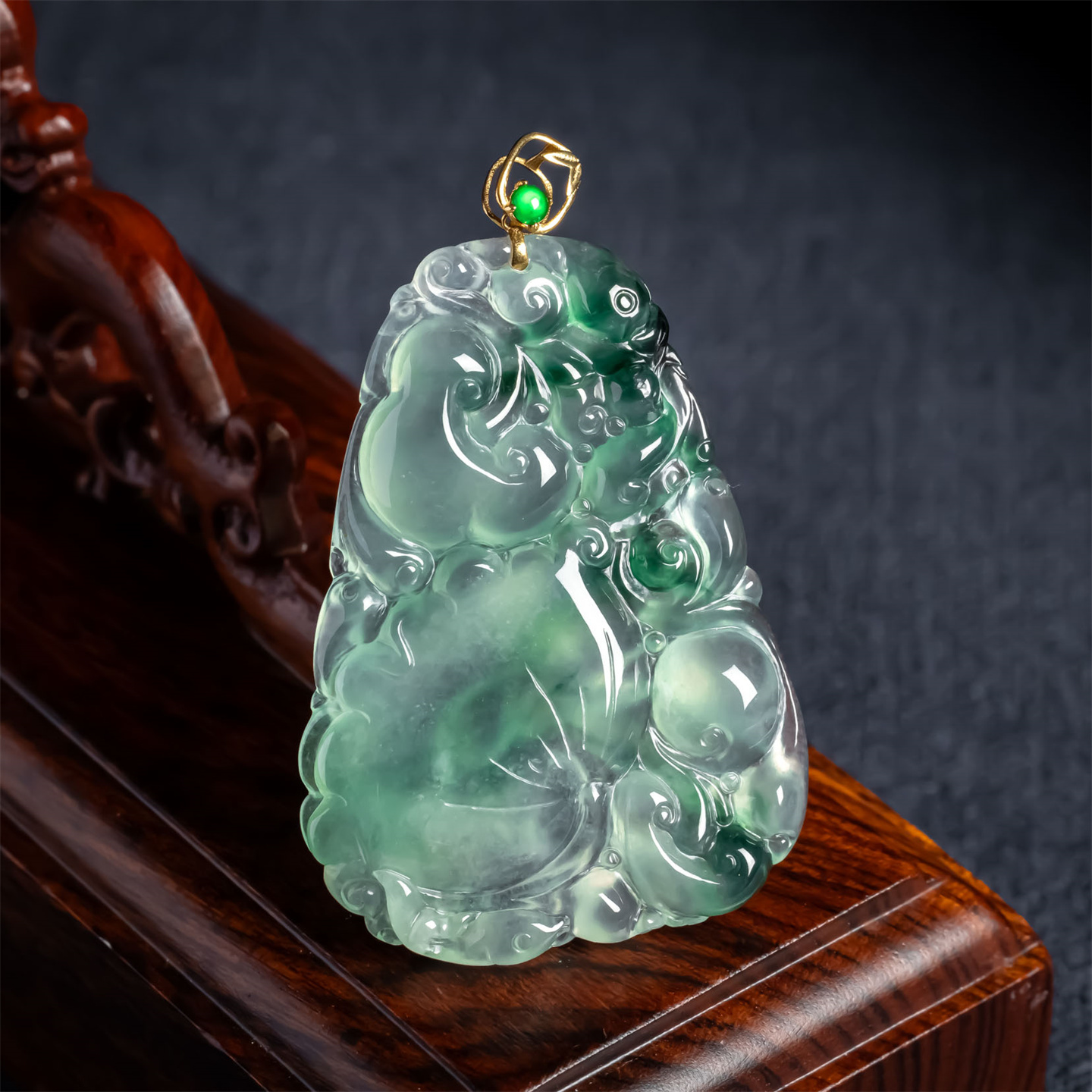 翠贵人18K浅绿飘花和和美美吊坠