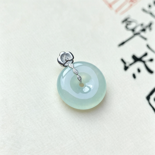 翠贵人冰种浅绿18K金冰透平安扣