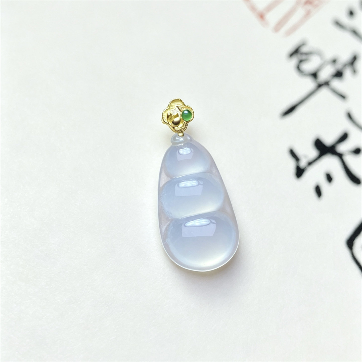 翠贵人冰种冰透18K四季豆吊坠时